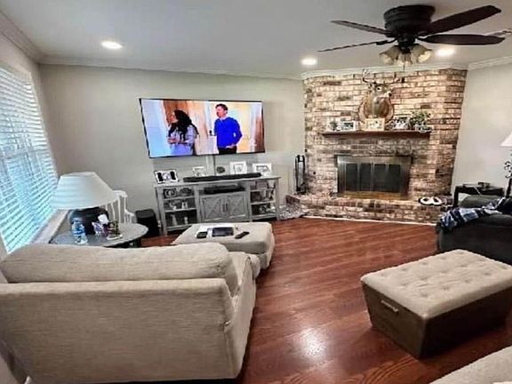 2nd image of 1097 Dawn Dr