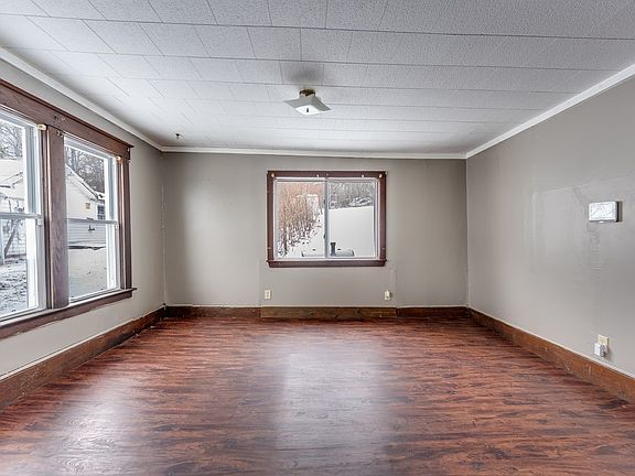 3rd image of 47 Burr Ave