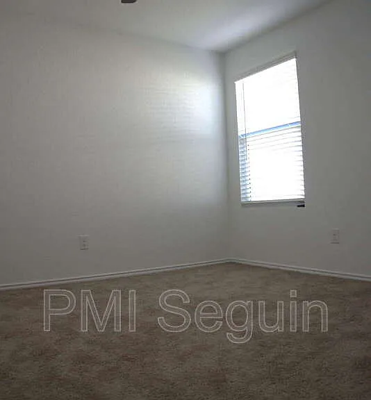 809 Riviera Ct — Photo 5