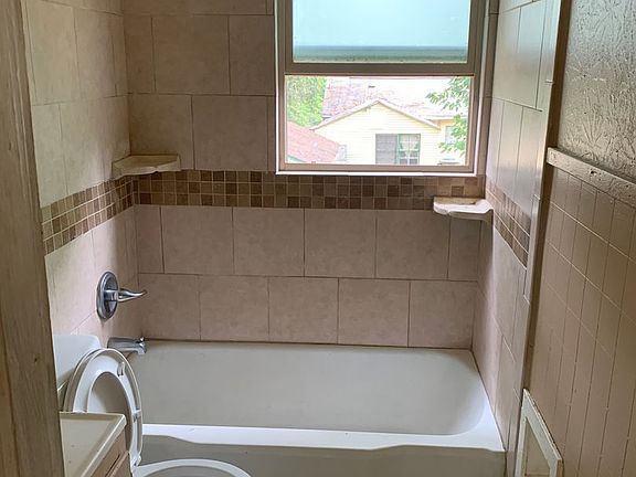 4th image of 3140 1/2 W Laurel St