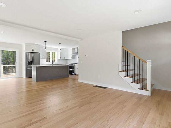 4th image of 264 Colburn Road #219-10