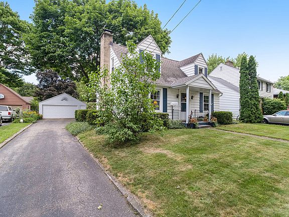 3rd image of 931 Cambridge Dr