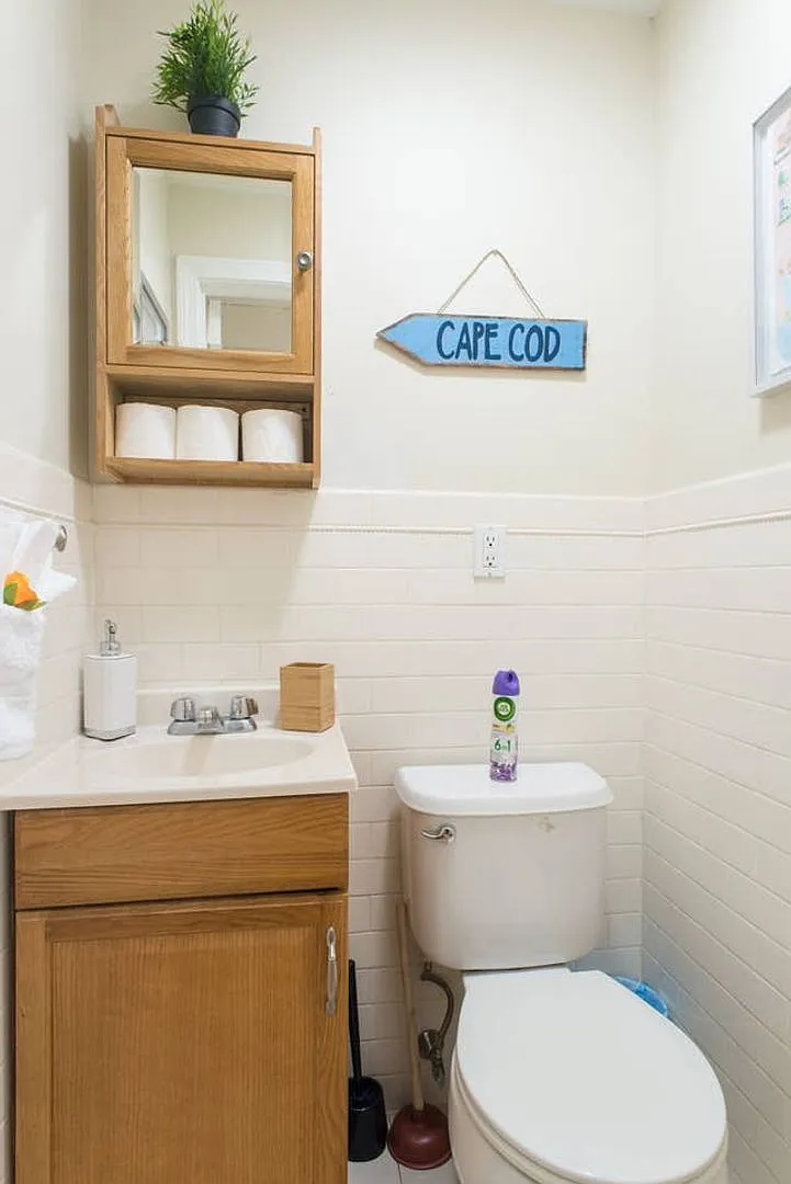 No brokers Fee, No Security Depsit, heat, Hot water Included, Laundry on a Site — Photo 4