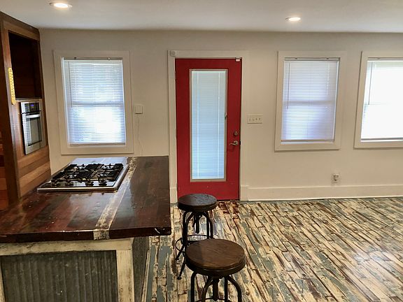 3rd image of 851 E 4th Ave