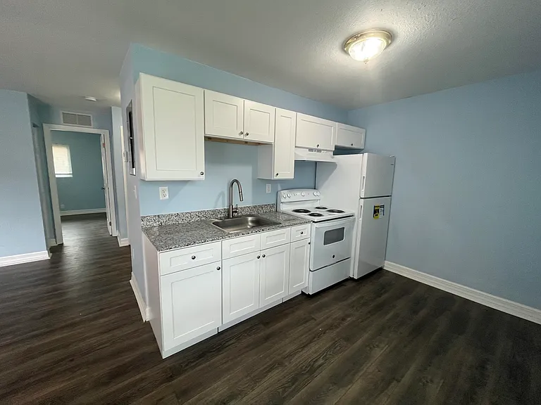 1109 NW 6th Ave #3 — Photo 5