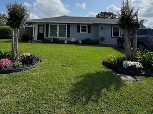 1405 Crockett Ave, Nederland, TX 77627