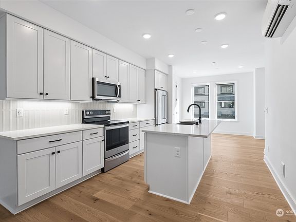 5th image of 1910 SE 12th Street #802