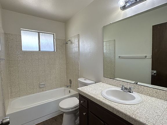4th image of 354 N L St #8