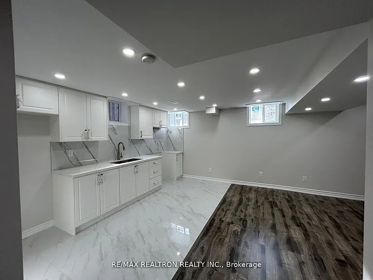 16 Yang St W #BSMNT — Photo 5