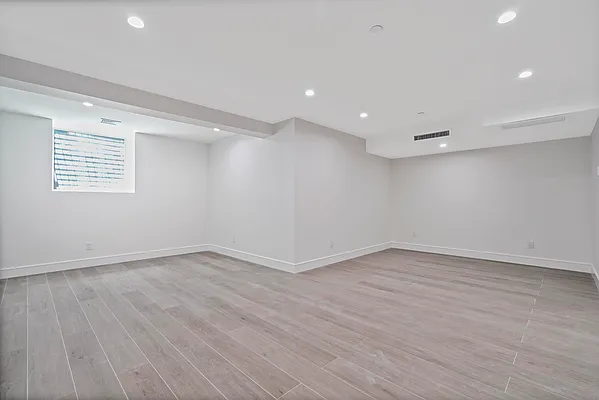 Sold by Daniel Gale Sotheby's International Realty | media 17