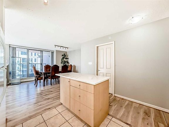 5th image of 650 W 10th St SW #1701