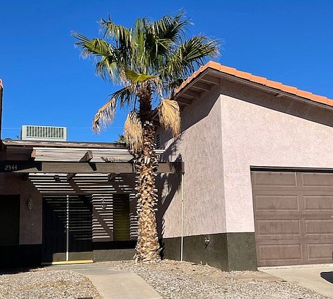 3rd image of 2544 Country Club Dr