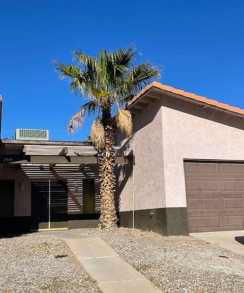 2544 Country Club Dr — Photo 3
