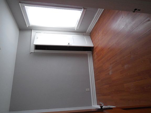 3rd image of 10544 S La Salle St