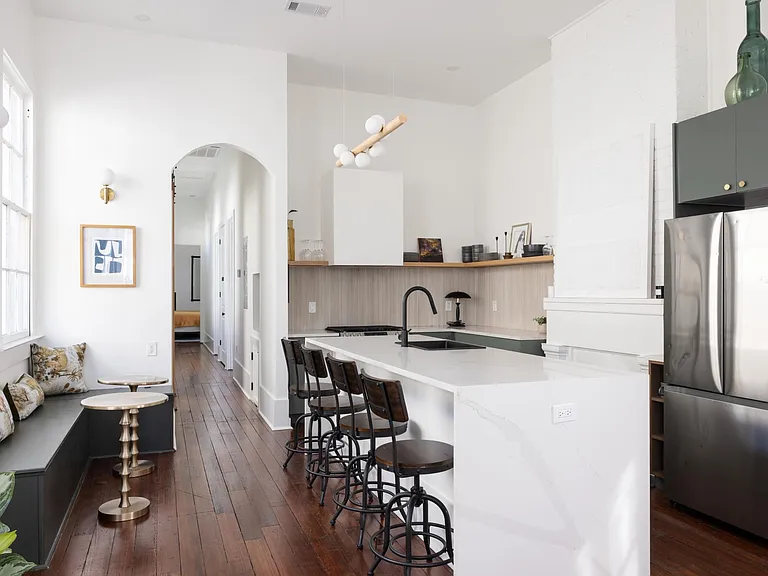 2833 Carondelet St — Photo 8