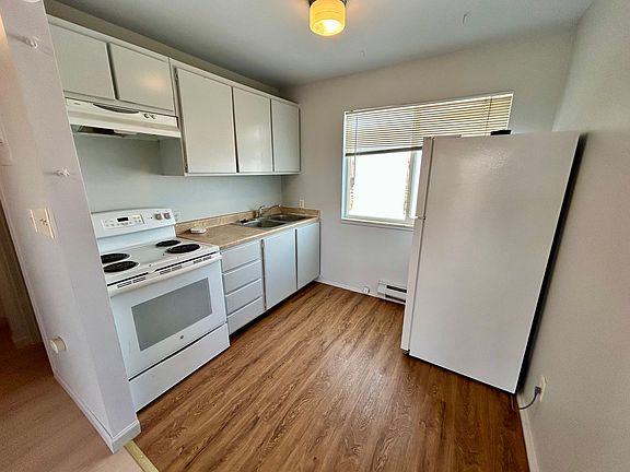 3rd image of 399 N Mountain View Dr #2