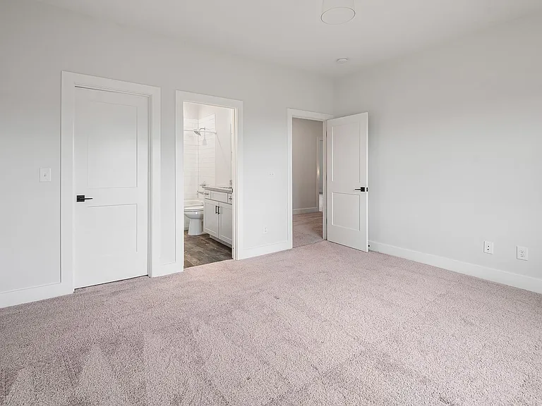805 Regimental Dr — Photo 25