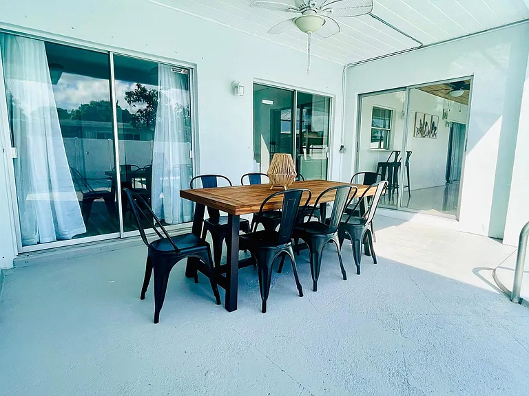 7904 Miramar Pkwy — Photo 11