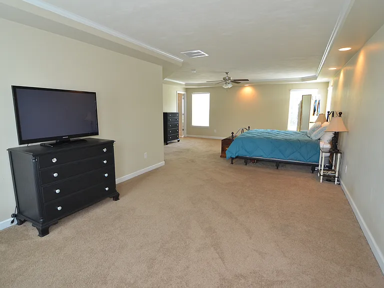 717 Tyler Way — Photo 16