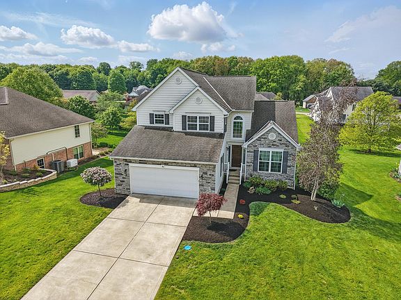 3rd image of 6 Wildwood Ln