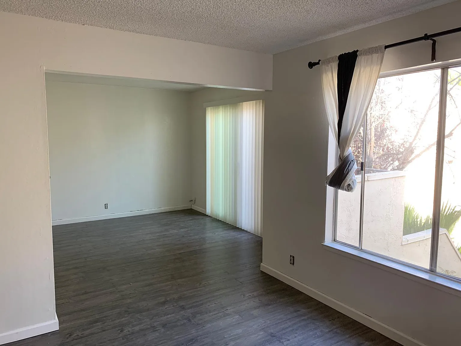 2 bed, 1.5 bath, 1066 sqft, $2,300 — Photo 2