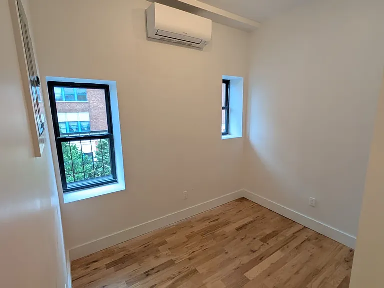 725 Dumont Ave #3R — Photo 4