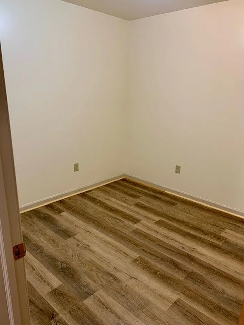 119 W Market St — Photo 3