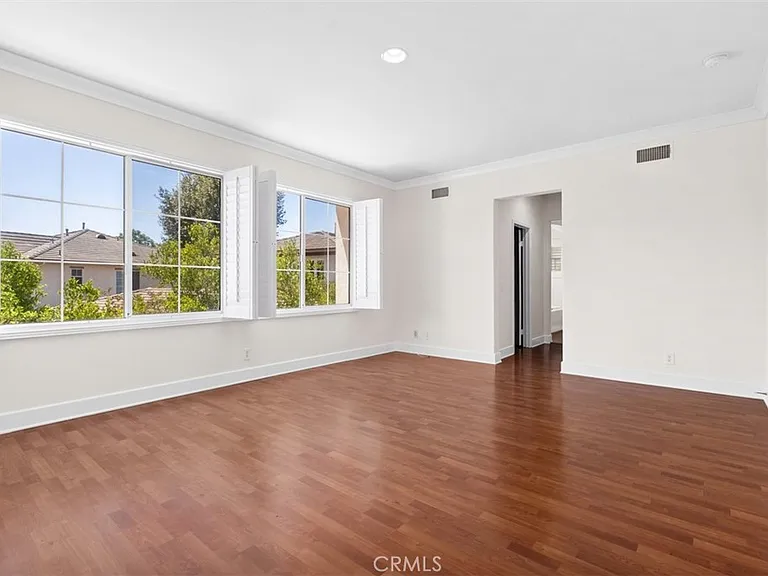 82 Laurelhurst Dr — Photo 15