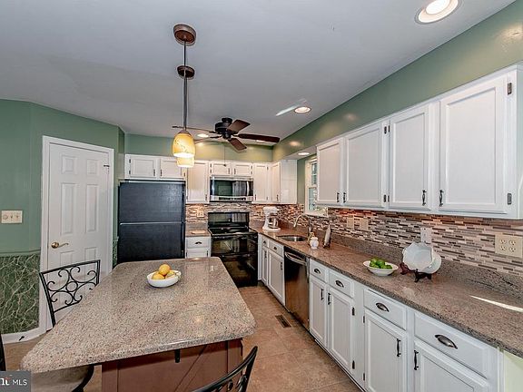 4th image of 9645 Horsham Dr