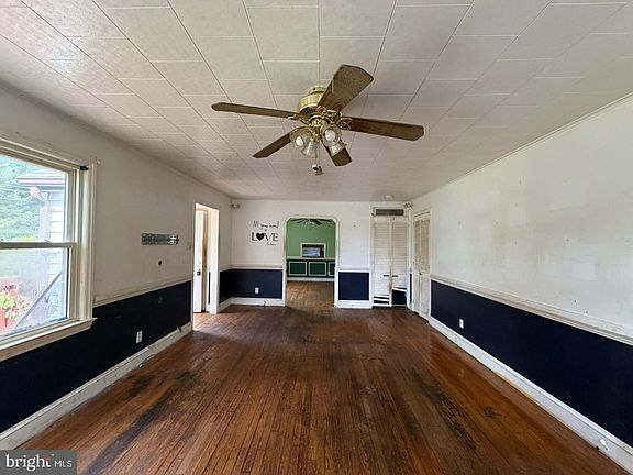 3rd image of 108 Paradise Ave