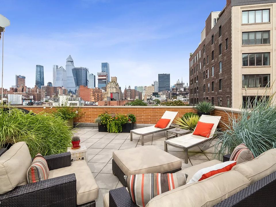 1st image of 270 W 19th St Penthouse A