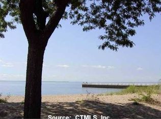 115 W Walk, West Haven, CT 06516