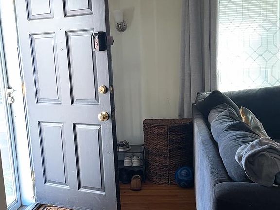 2nd image of 754 Oak View Rd