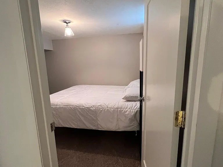 324 E 100 N — Photo 35