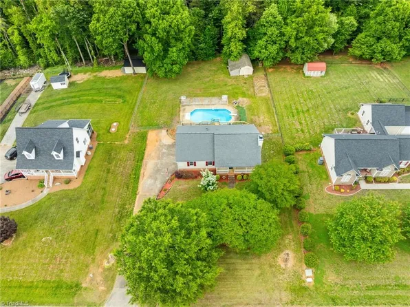 1120 Woodbury Rd, King, NC 27021