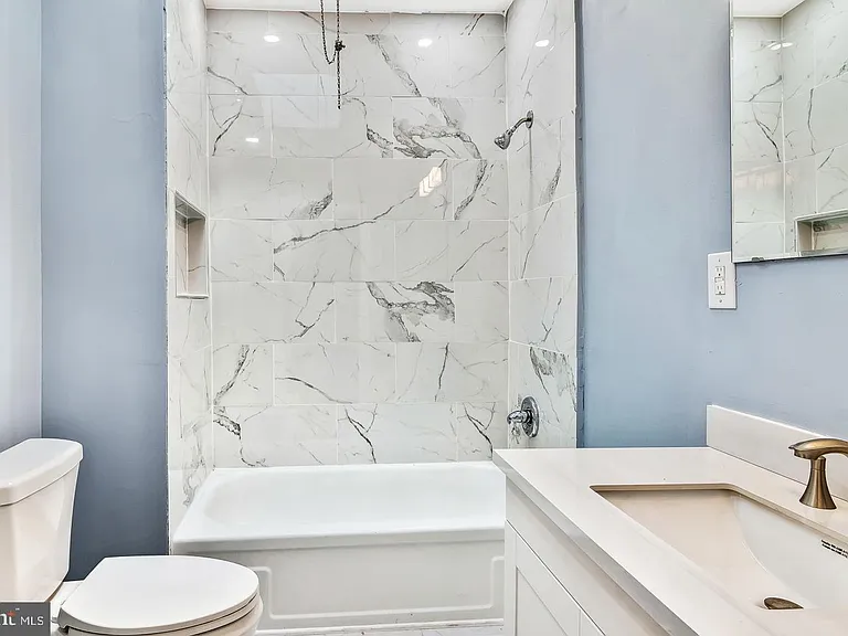 2420 S Lee St — Photo 13