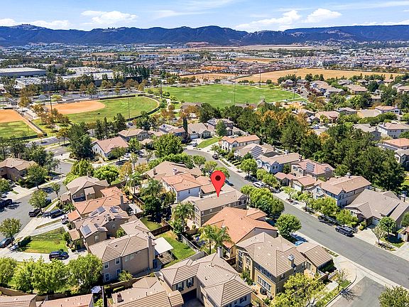 4th image of 40350 Salem Way