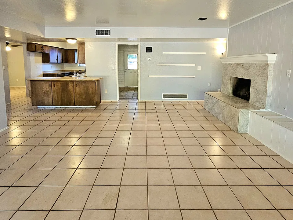 7724 E Tanque Verde Ln