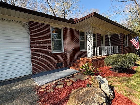 4th image of 144 Coachs Ln