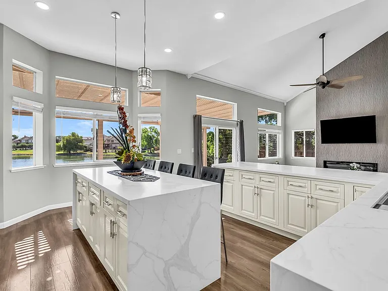 2435 Pinehurst Ct — Photo 17