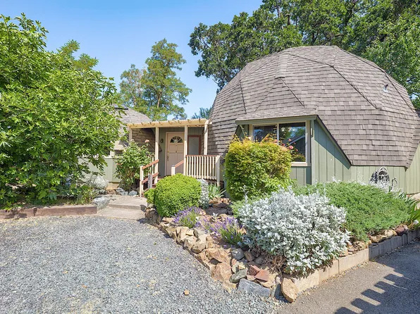 848 NE 8th St, Grants Pass, OR 97526