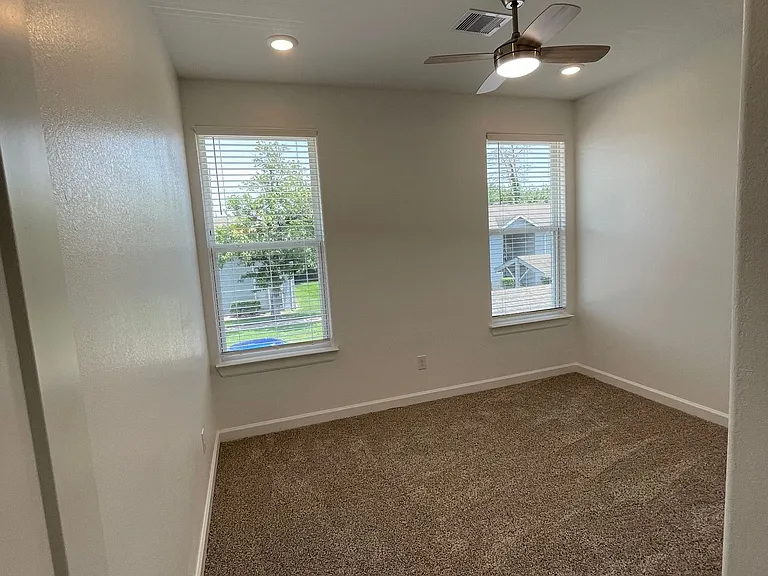 Ashley Crest — Photo 41