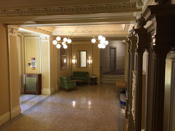 Woodward lobby