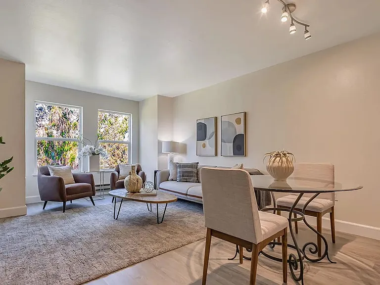 421 Northlake Dr #C-05 — Photo 2