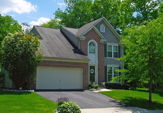1st image of 215 Foxridge Ct