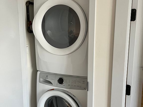 3rd image of 64 Stanhope Ave #4-B
