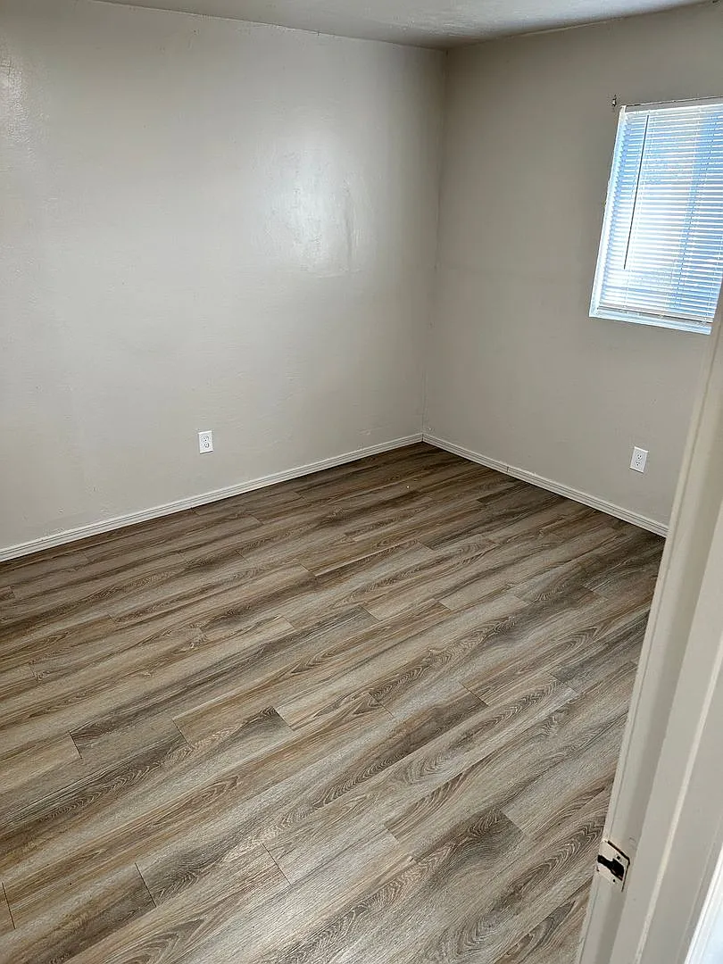 13TH Ave. - 128 — Photo 3