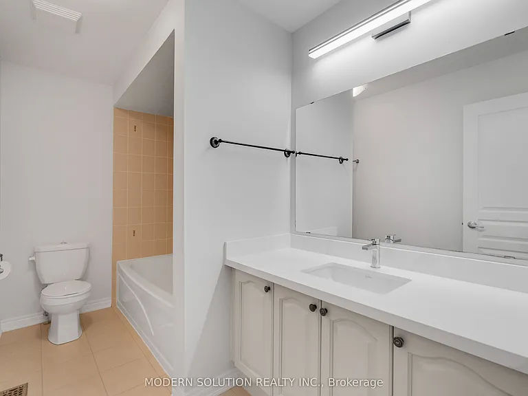 4 Overhold Cres — Photo 40