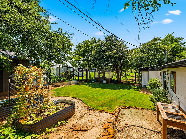 627 Francks Cir — Photo 24