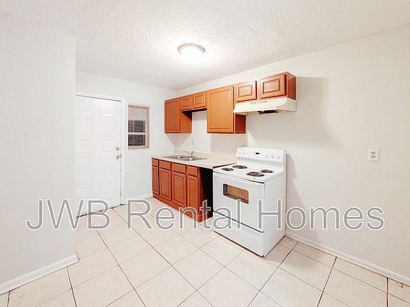 3rd image of 3926 Boulevard